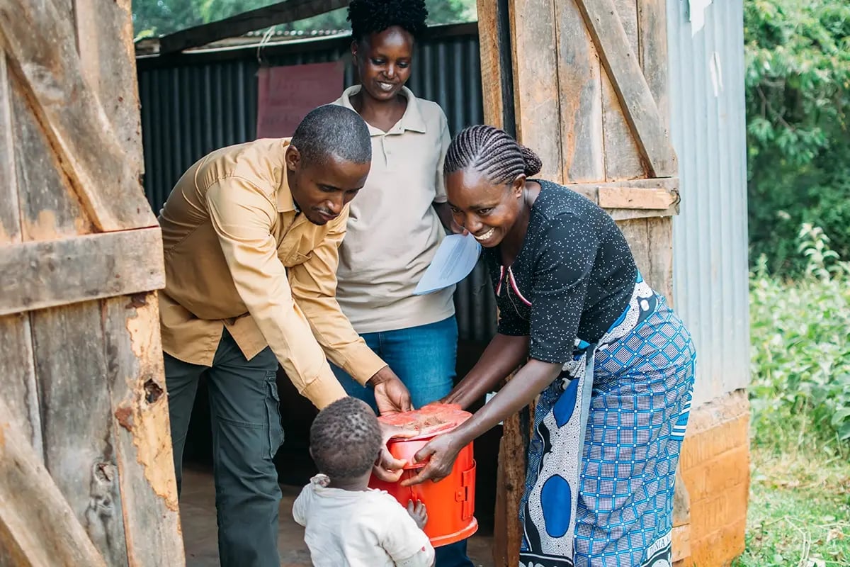 Sustainable impact of carbon credit investment_Kenyan family receiving new cookstove_visual 7